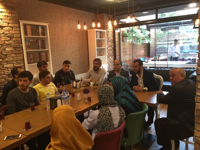 Gençlik ve Spor Bakanı Akif Çağatay Kılıç, Bafra’da okuyan  Üniversitesi öğrencileriyle Almira cafede  bir araya geldi