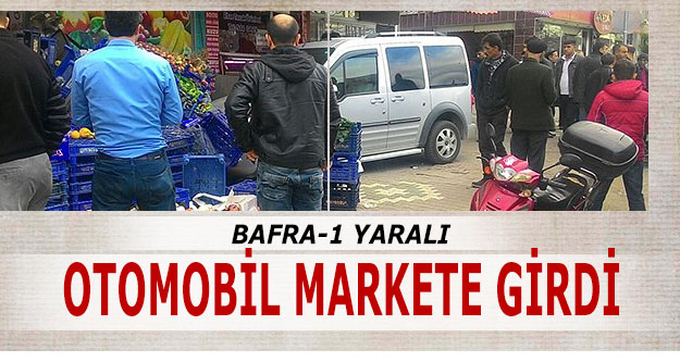 Bafra`da kaza:Otomobil Markete girdi
