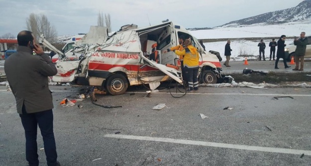 Çorum'da ambulans kaza yaptı: 1 ölü, 3 yaralı