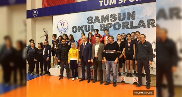 Atatürk Anadolu Lisesi Badminton Kız Takımı İl 3. Sü