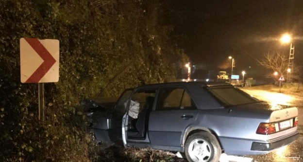 Giresun'da otomobil duvara çarptı: 3 yaralı