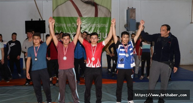 Bafra Anadolu İmam Hatip Lisesi Güreş takımı Şampiyon oldu.