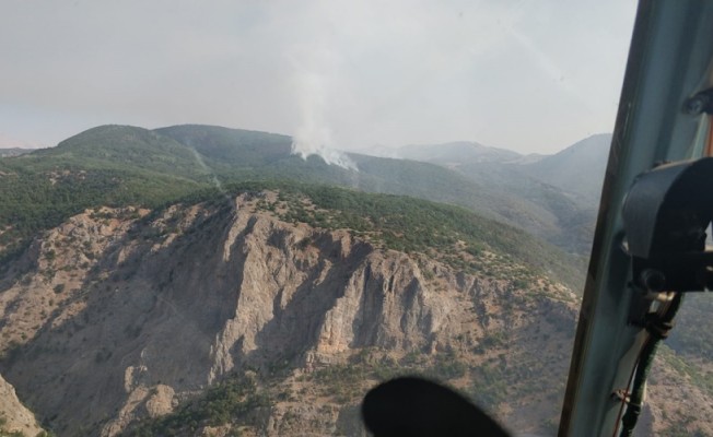 Tunceli’de 2 helikopter ve 1 uçakla yangına müdahale sürüyor